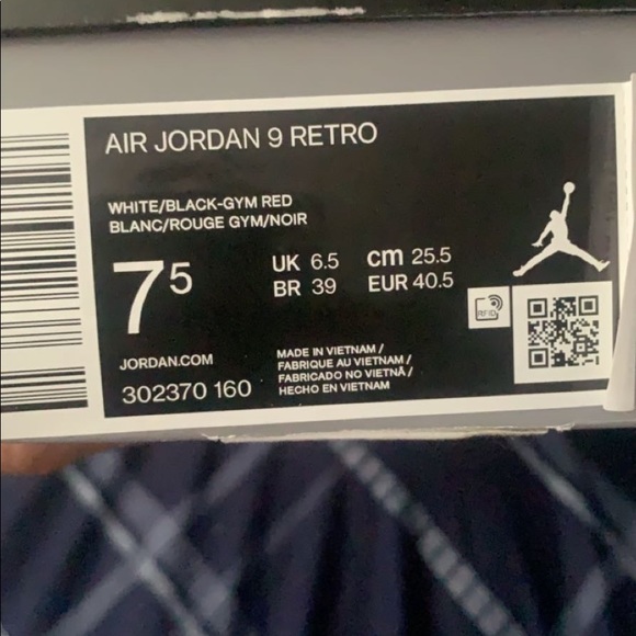 Retro 9 red gym - Picture 2 of 4